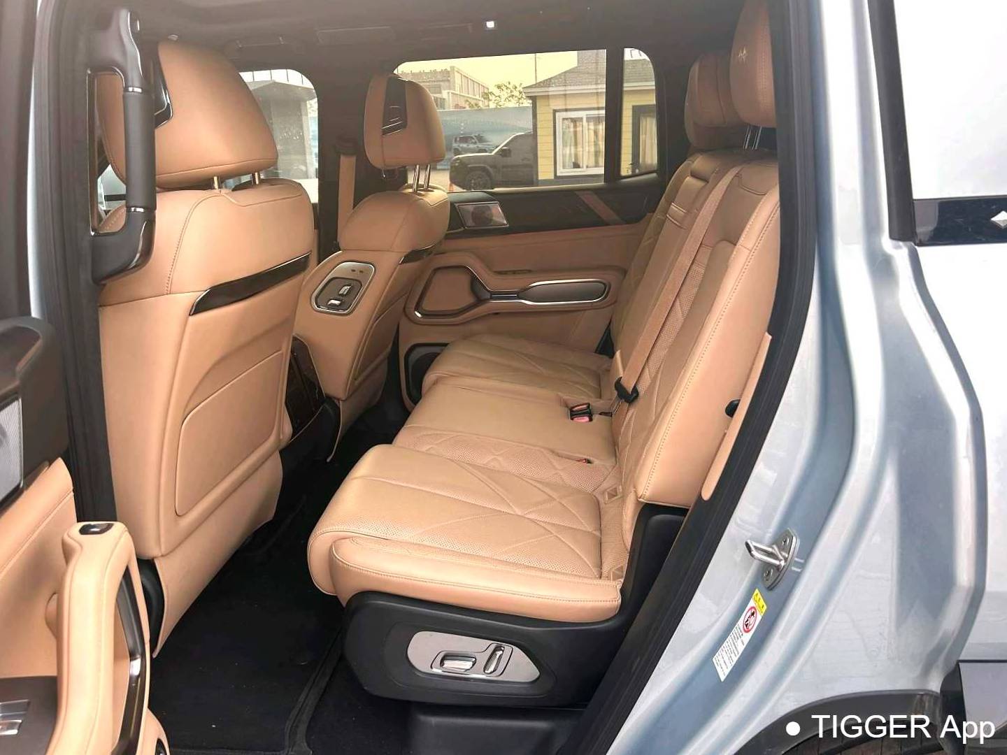 Formula Leopard‌ 2025 Leopard 8 2.0T Stepless Intelligent Brave Flagship Edition 7-seater Automatic Transmission