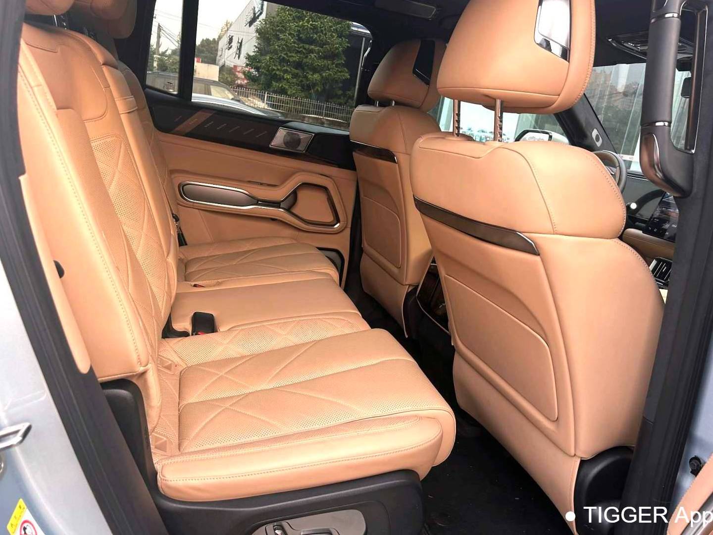 Formula Leopard‌ 2025 Leopard 8 2.0T Stepless Intelligent Brave Flagship Edition 7-seater Automatic Transmission