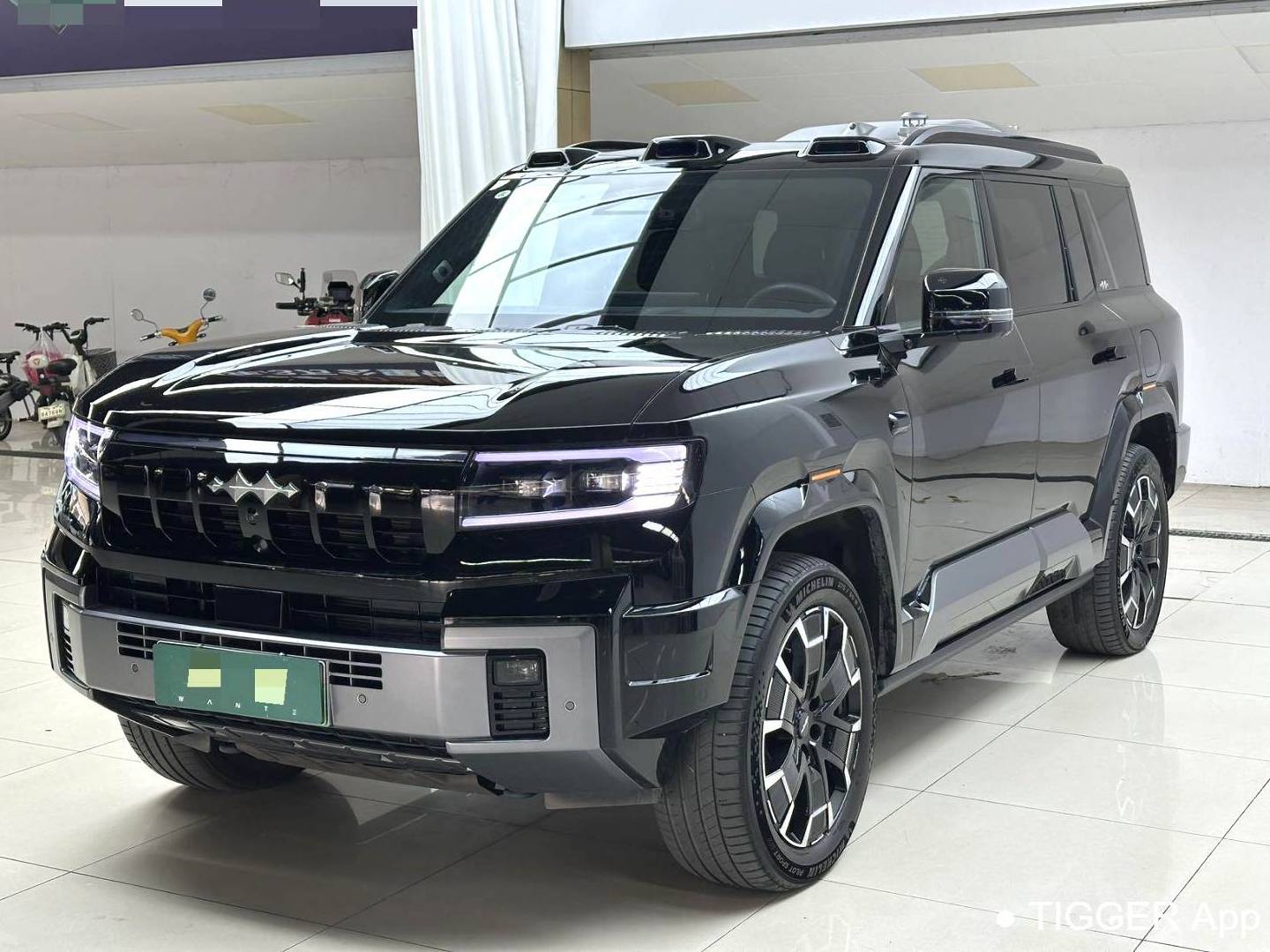 Formula Leopard‌ 2025 Leopard 8 2.0T Stepless Intelligent Brave Flagship Drone Edition 6-seater Automatic Transmission