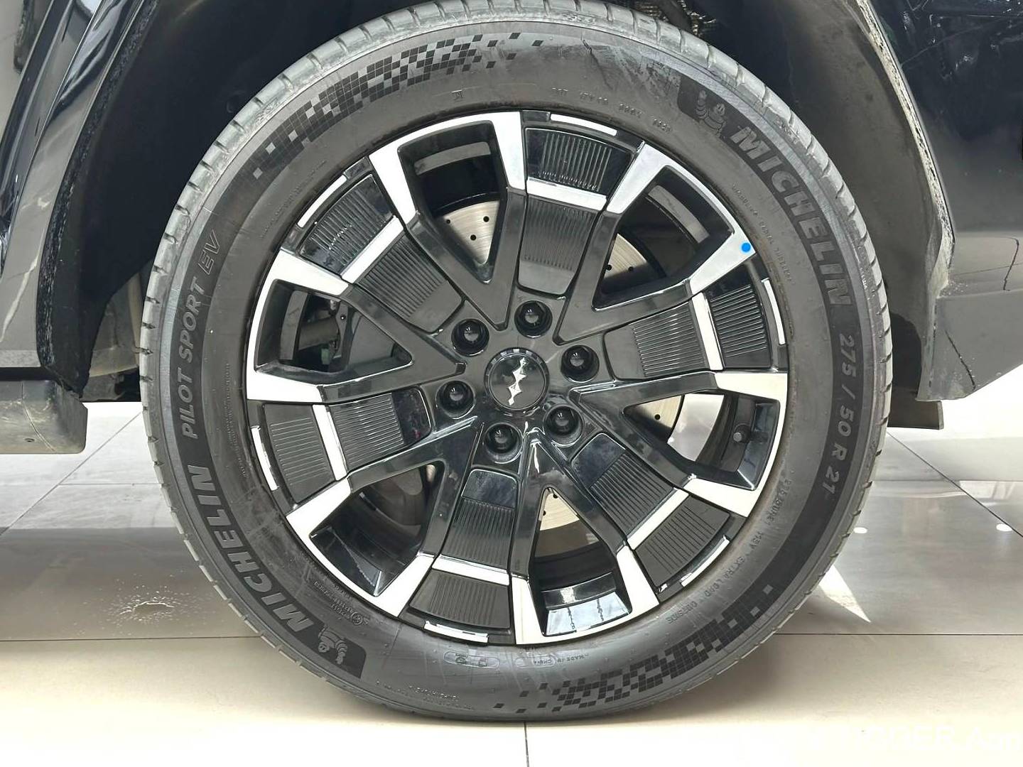 Formula Leopard‌ 2025 Leopard 8 2.0T Stepless Intelligent Brave Flagship Drone Edition 6-seater Automatic Transmission