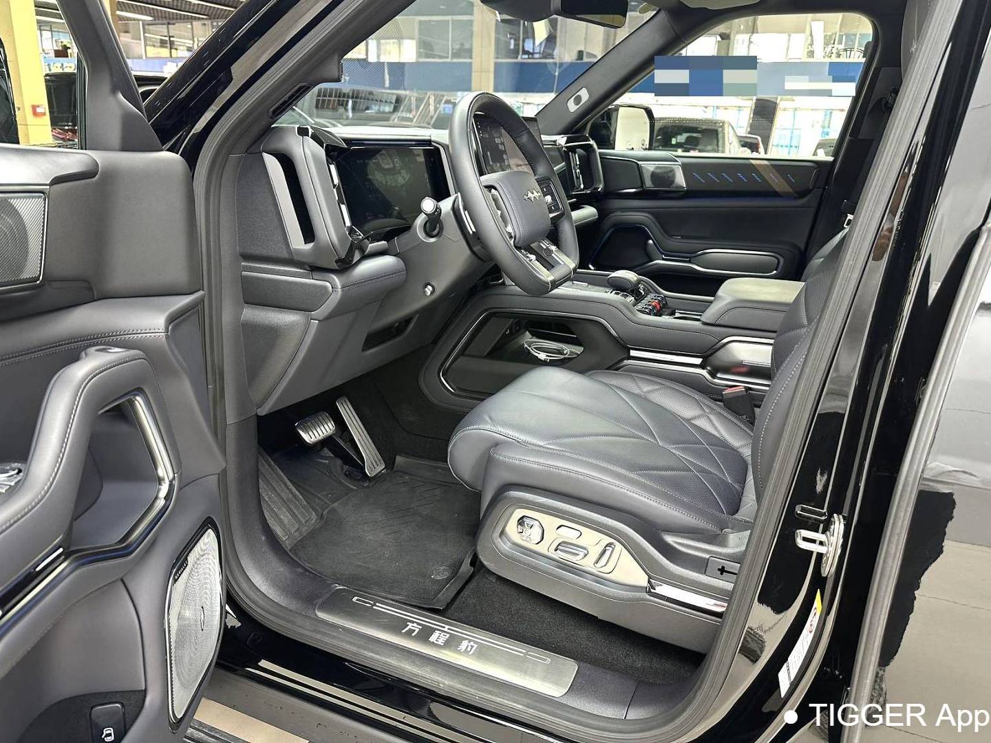 Formula Leopard‌ 2025 Leopard 8 2.0T Stepless Intelligent Brave Flagship Drone Edition 6-seater Automatic Transmission