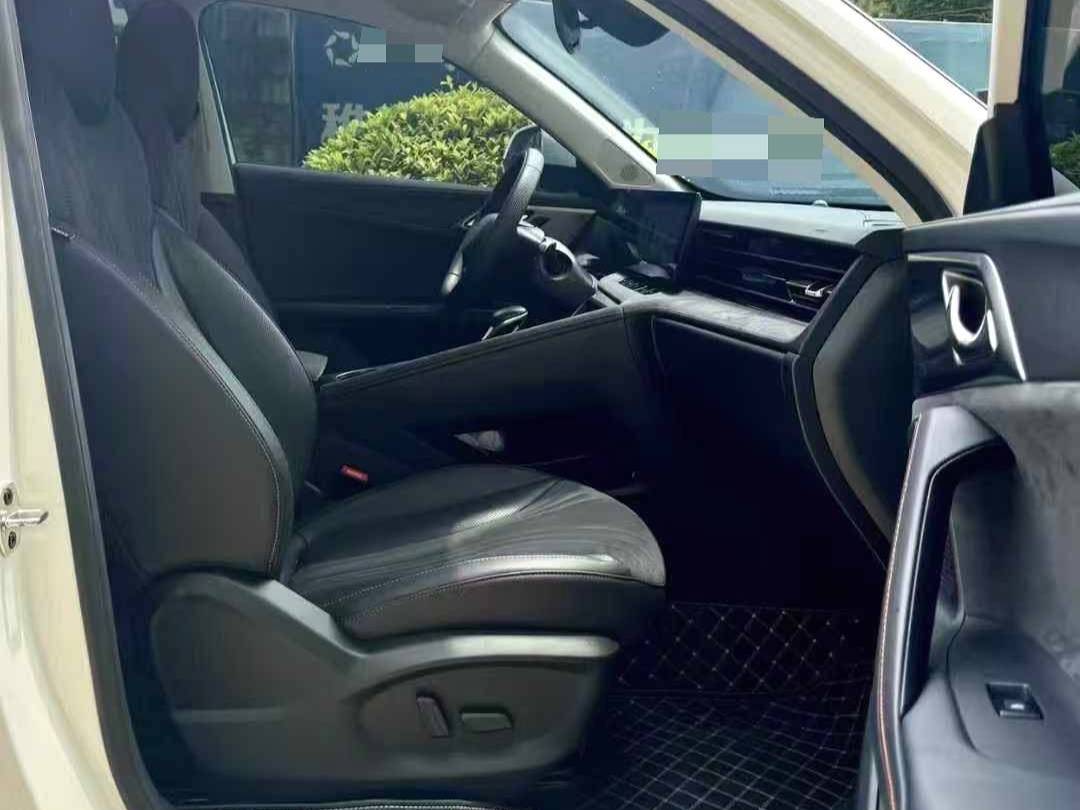 ROEWE 2024 D5X DMH 1.5T 135 Flagship Automatic Transmission