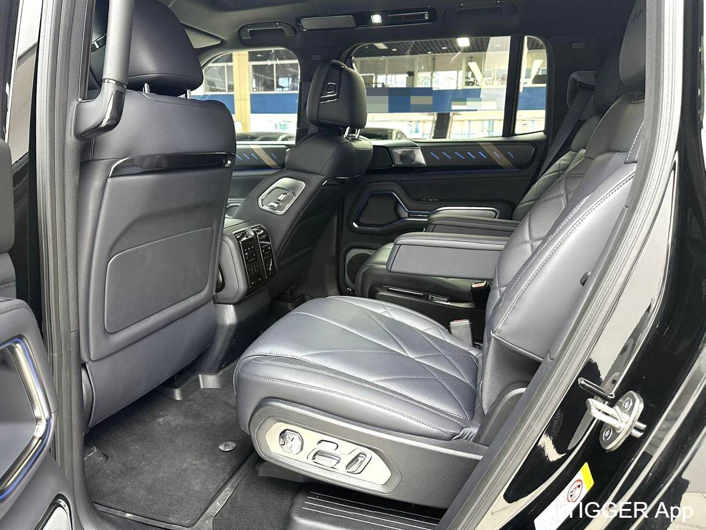 Formula Leopard‌ 2025 Leopard 8 2.0T Stepless Intelligent Brave Flagship Drone Edition 6-seater Automatic Transmission