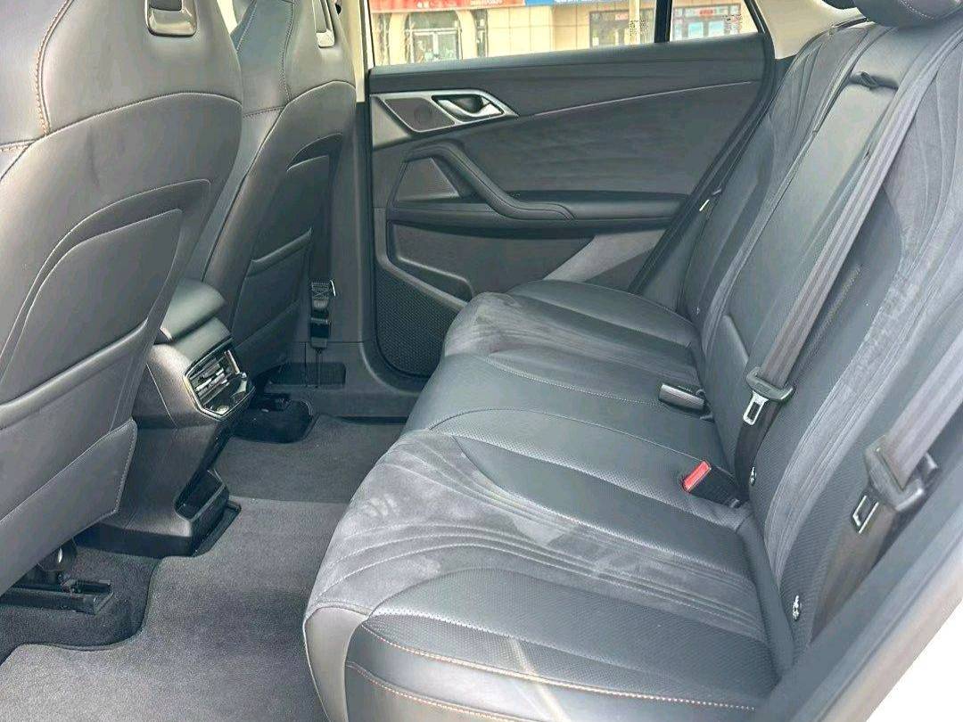 ROEWE 2024 D5X DMH 1.5T 135 Flagship Automatic Transmission