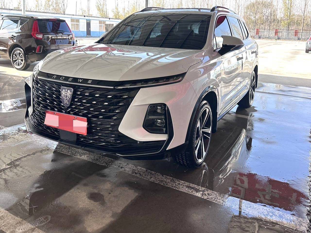 ROEWE 2022 RX5 MAX 1.5T has a premium version with automatic transmission