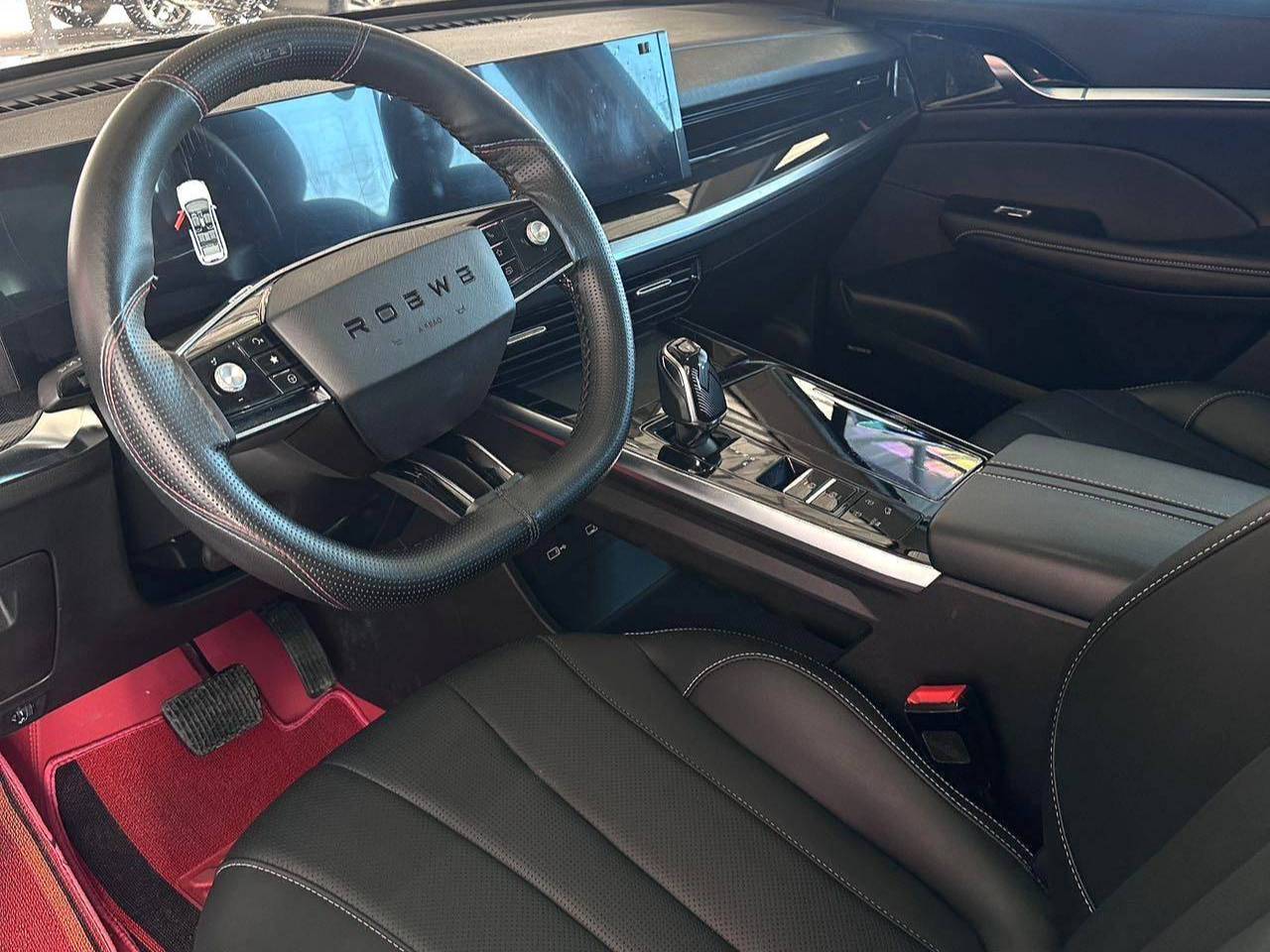 ROEWE 2022 RX5 MAX 1.5T has a premium version with automatic transmission