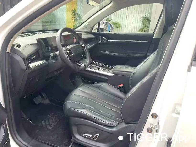ROEWE 2022 RX5 MAX 1.5T has a premium version with automatic transmission