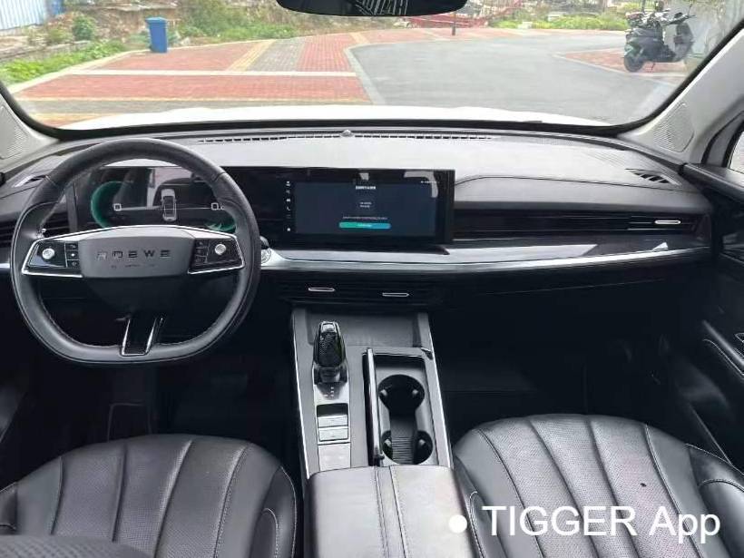 ROEWE 2022 RX5 MAX 1.5T has a premium version with automatic transmission
