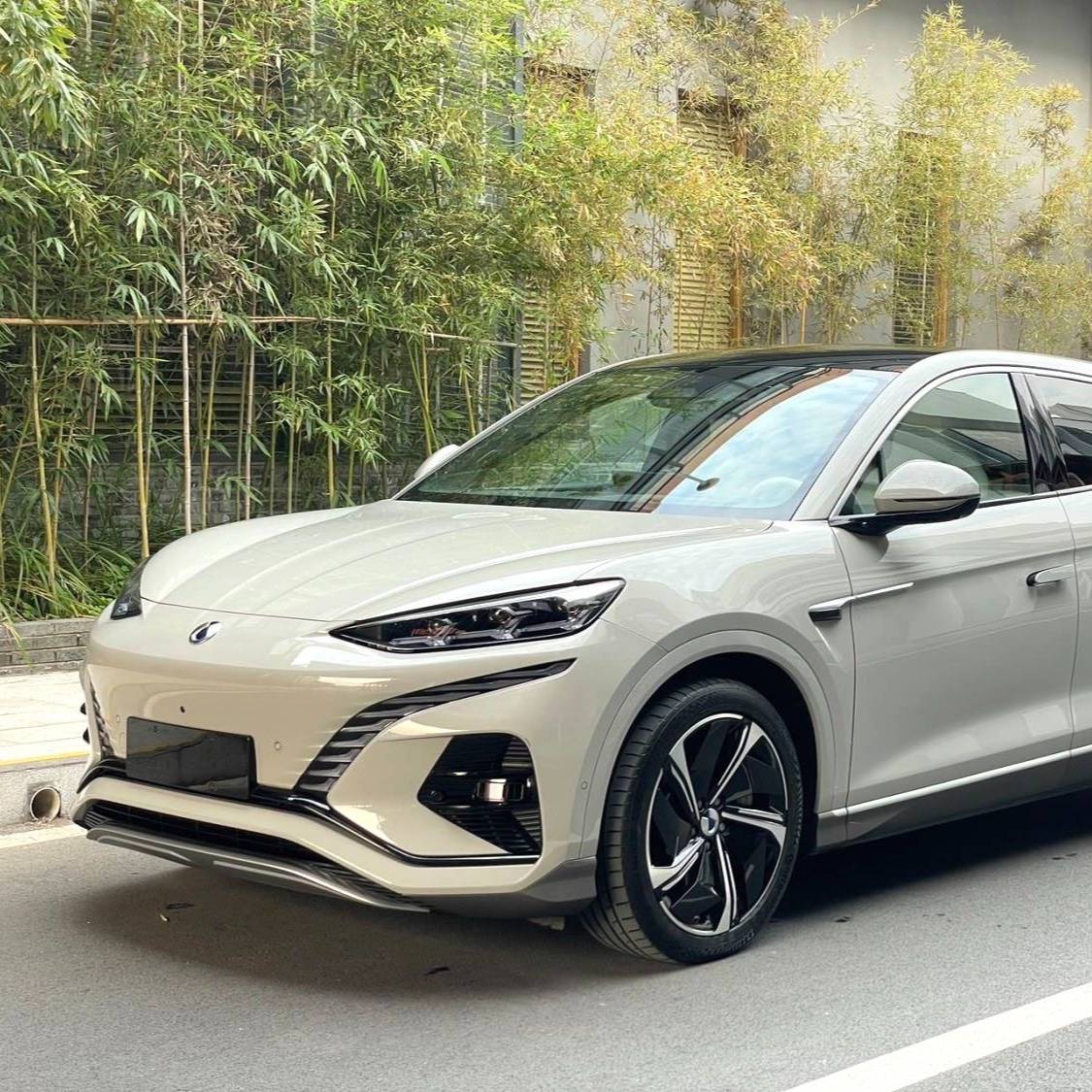 DENZA 2023 N7 Long Range Performance Max Edition Automatic Transmission سيارة مستعملة