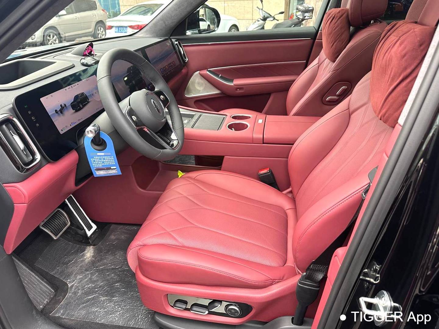 AITO 2025 AITO M8 Max+Edition 53.4kWh 6-seater Automatic Transmission