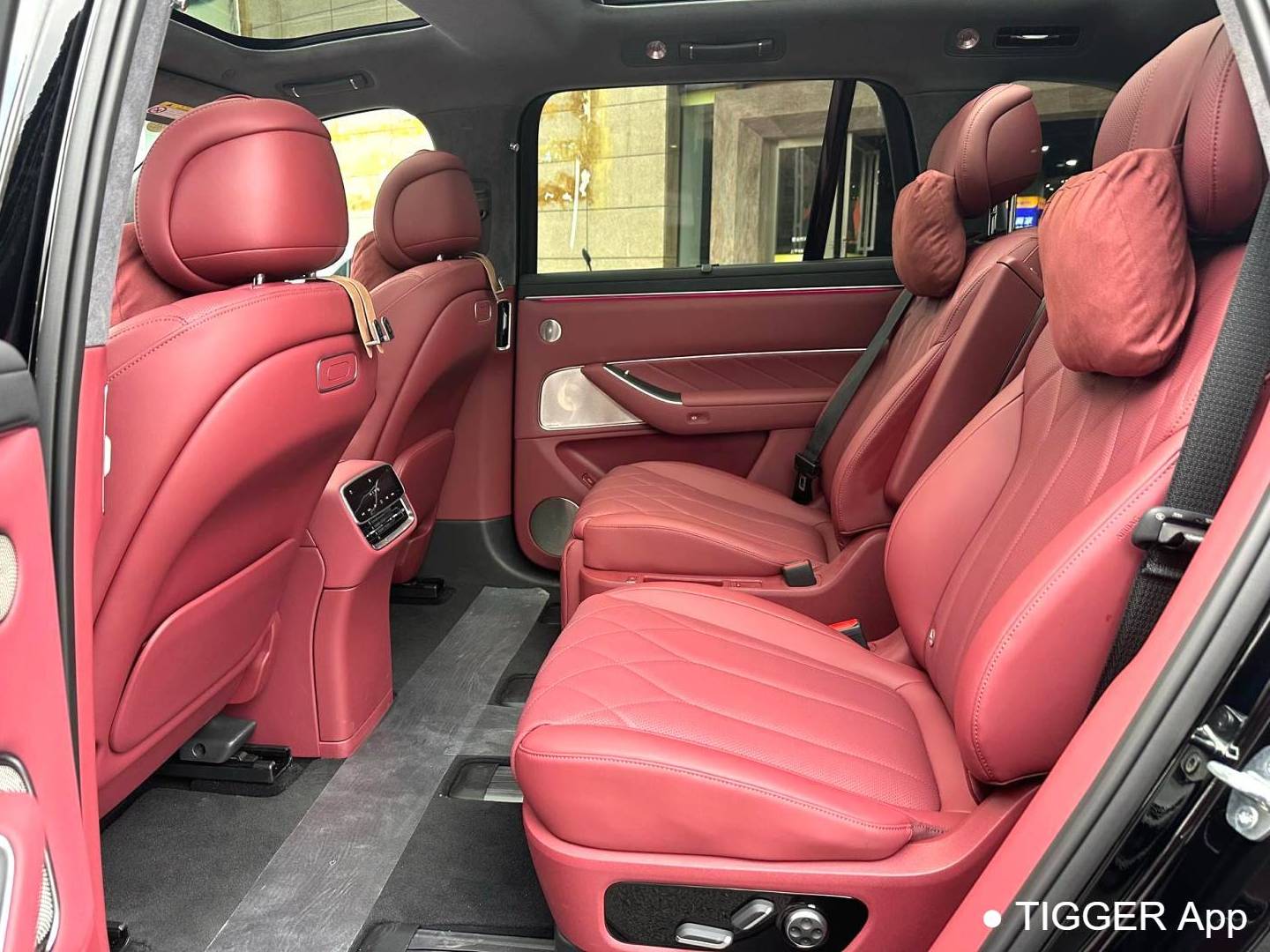 AITO 2025 AITO M8 Max+Edition 53.4kWh 6-seater Automatic Transmission