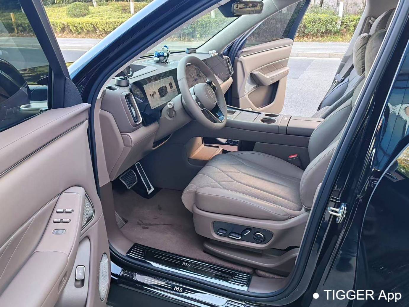 AITO 2025 AITO M8 Max+Edition 53.4kWh 5-seater Automatic Transmission