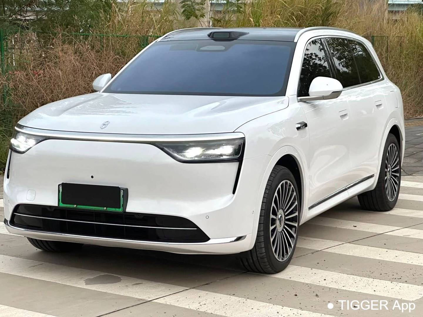 AITO 2025 AITO M8 Max+Edition 53.4kWh 6-seater Automatic Transmission