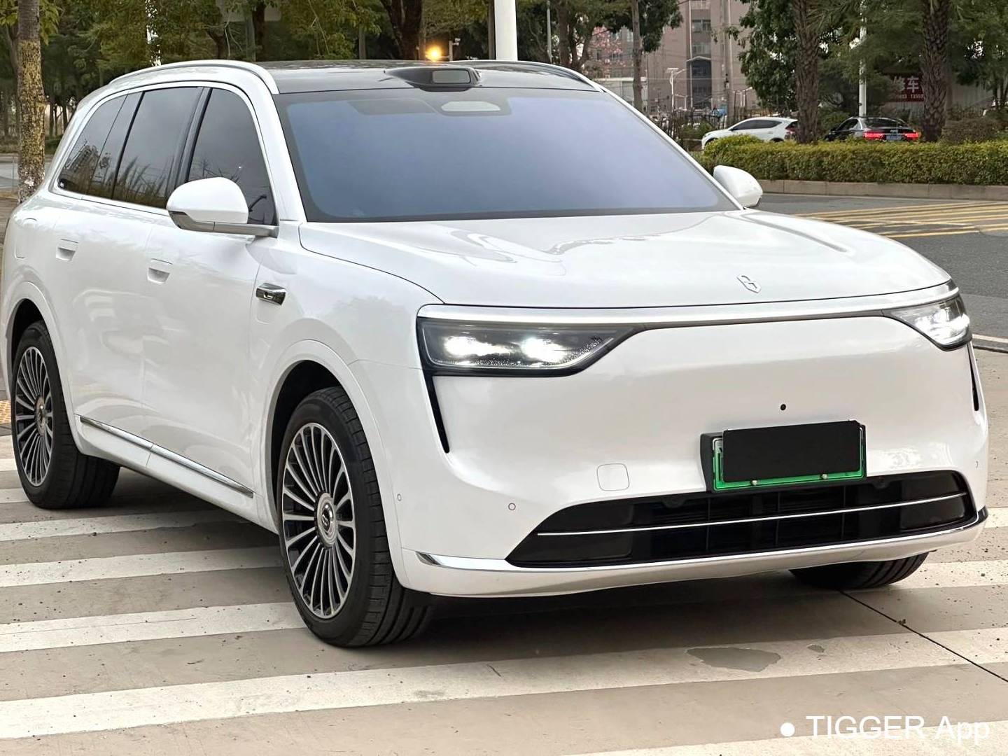 AITO 2025 AITO M8 Max+Edition 53.4kWh 6-seater Automatic Transmission