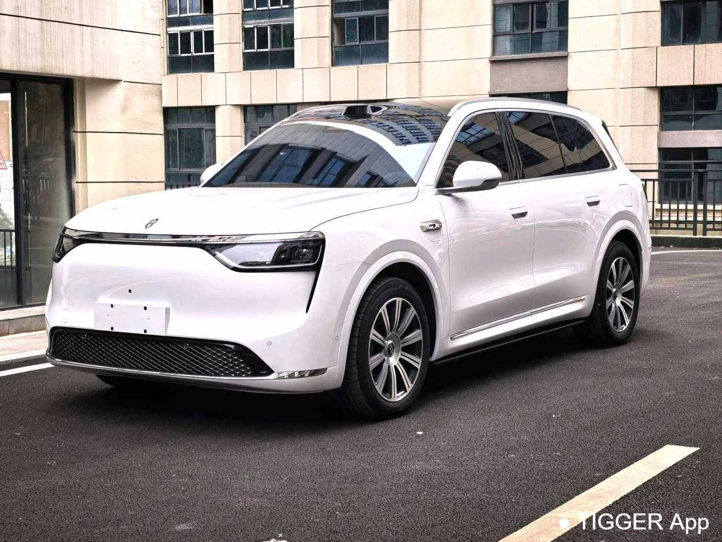 AITO 2025 AITO M8 Max+6-seater four-wheel drive automatic transmission
