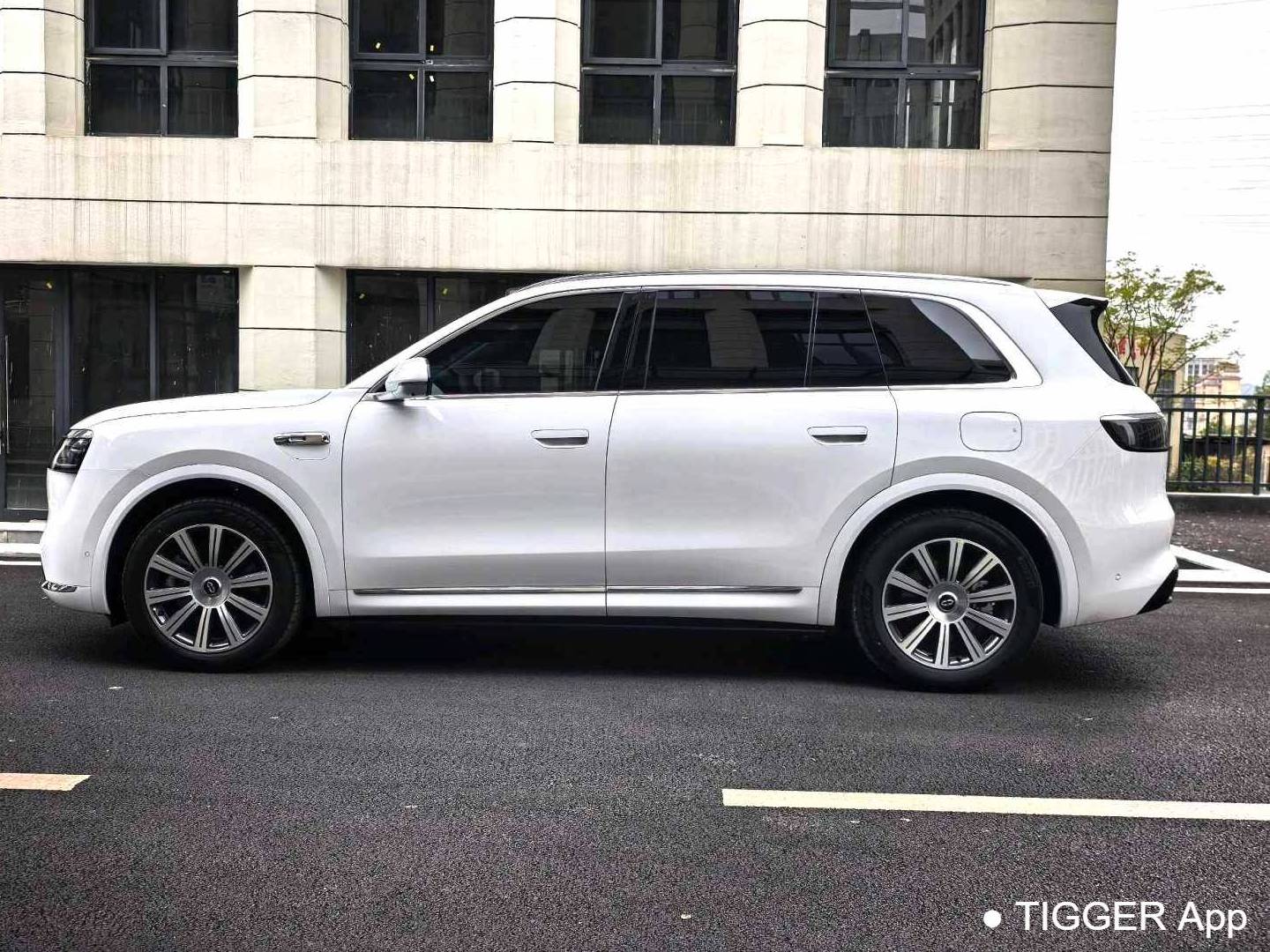 AITO 2025 AITO M8 Max+6-seater four-wheel drive automatic transmission