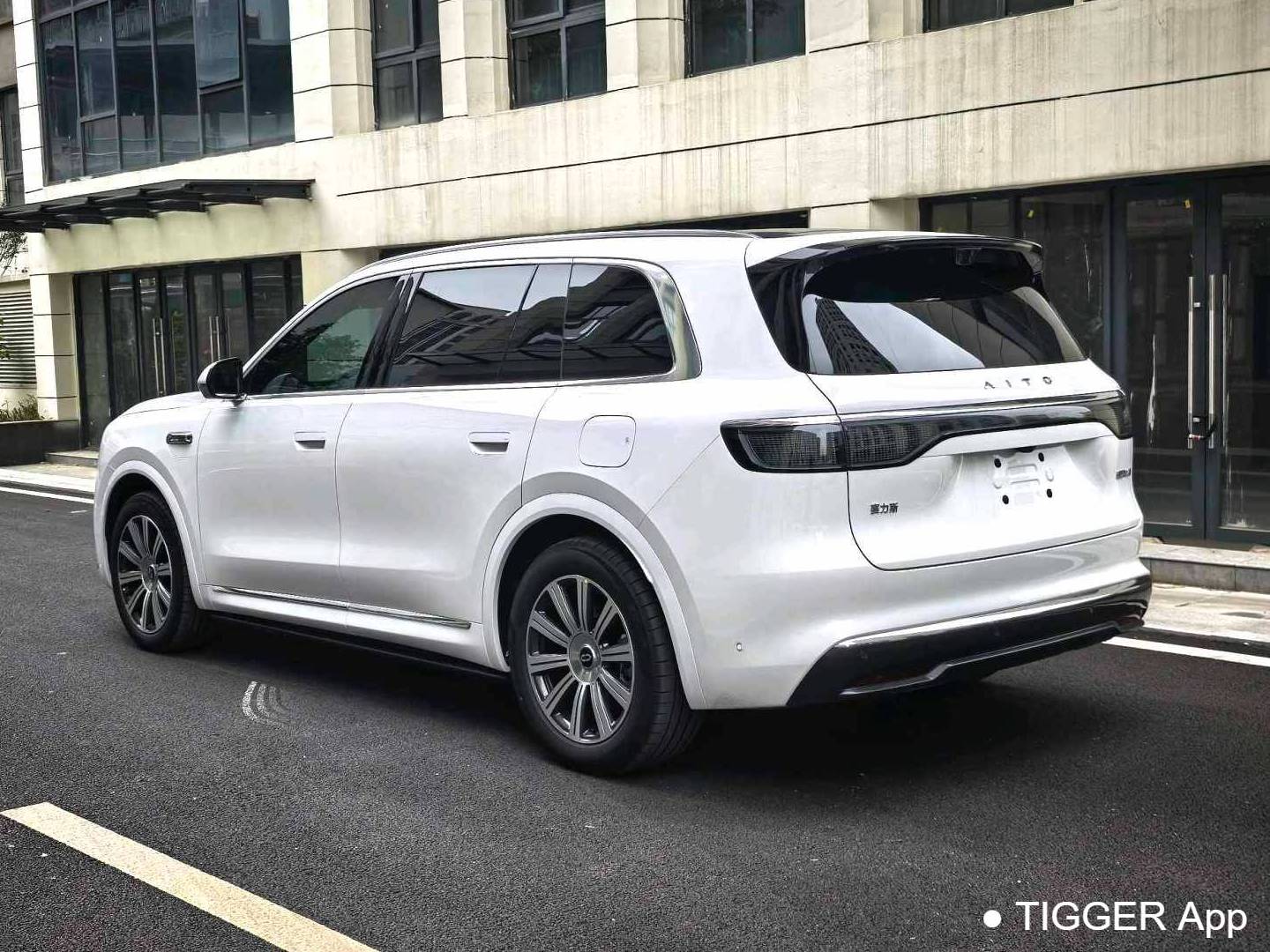 AITO 2025 AITO M8 Max+6-seater four-wheel drive automatic transmission