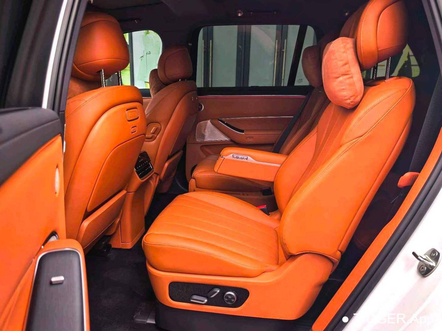 AITO 2025 AITO M8 Max+6-seater four-wheel drive automatic transmission